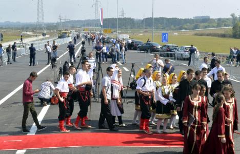 vucic-dodik-naplatna-rampa-prnjavor-doboj-autoput.jpg