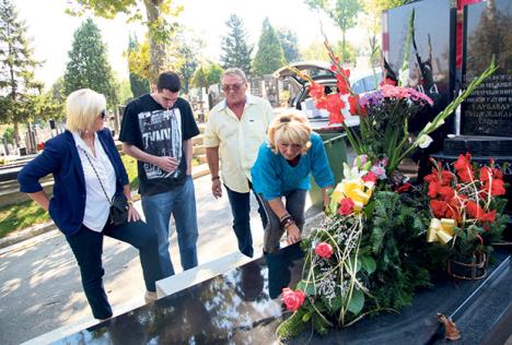 toma-zdravkovic-pomen-25-godina-groblje-supruga.jpg