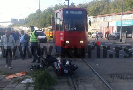 tramvaj-skuter-saobracajna-nesreca.jpg