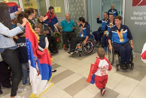 paraolimpijci-se-vratili-u-beograd.jpg