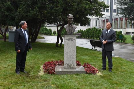 akademska-godina-pocetak-biste-radomir-lukic-mihailo.jpg