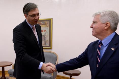 aleksandar-vucic-premijer-srbija-kajl-skat-ambasador.jpg