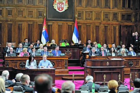 aleksandar-vucic-vlada-srbije-ministri-nis-kasarna.jpg