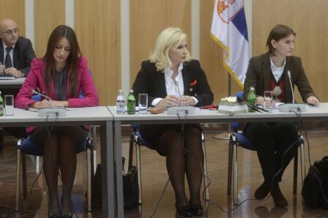 nis-sednica-vlade-kasarna-aleksandar-vucic-zorana.jpg