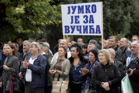 aleksandar-vucic-premijer-vranje-centar-setnja.jpg