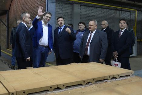 aleksandar-vucic-premijer-leskovac-fabrika-mladost.jpg