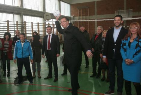 aleksandar-vucic-premijer-bela-palanka-osnovna-skola.jpg