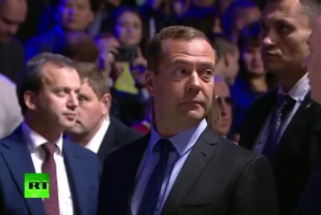 dmitrij-medvedev-evakuacija-forum-skolkovo.jpg