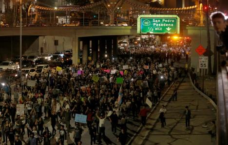 sad-protest-donald-tramp-nov-predsednik-sad.jpg