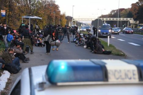 migranti-protest-autoput-bezanija-peske-hrvatska.jpg