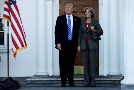 tramp-i-betsi-devos.jpg