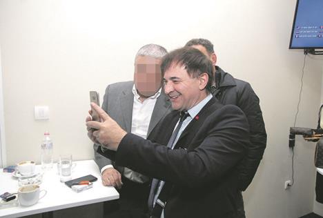 tarmi-ricmi-telefon-selfi-ajfon-grand.jpg