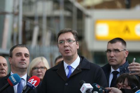 aleksandar-vucic-premijer-obilazak-aerodrom-nikola.jpg