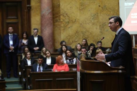 vucic-konferencija-ekonomist-skupstina.jpg