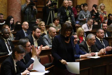 vucic-konferencija-ekonomist-skupstina.jpg