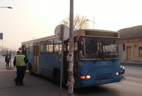 autobus-novi-sad-vukao-devojku.jpg