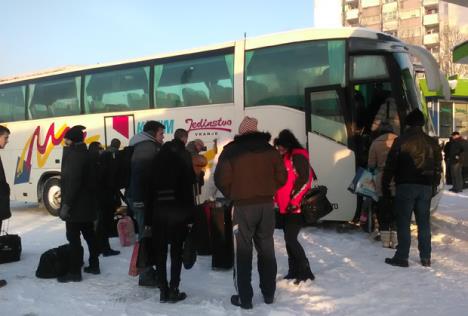 vranje-nis-autobuska-stanica-putnici-saobracaj.jpg