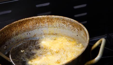 Prljava, masna, zagorela šerpa