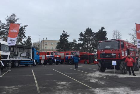 aleksandar-vucic-poseta-minski-automobilskom-zavodu.jpg