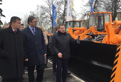 aleksandar-vucic-poseta-minski-automobilskom-zavodu.jpg