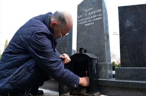 alen-glavovic-posecuje-grob-srdjana-aleksica-29.01.2017.-.jpg