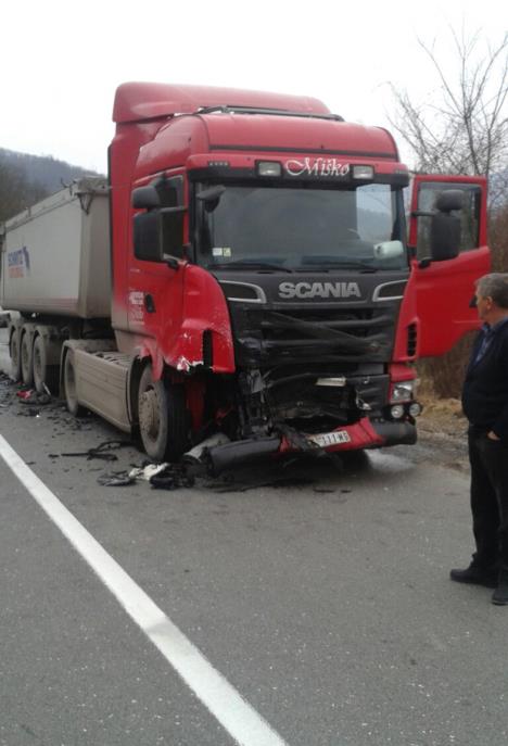 usce-raska-udes-saobracajna-nesreca-sudar-sleper.jpg