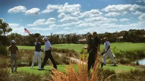 donald-tramp-i-sinzo-abe-golf.jpg