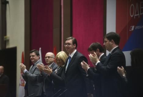 aleksandar-vucic-sns-sednica-sns-go.jpg