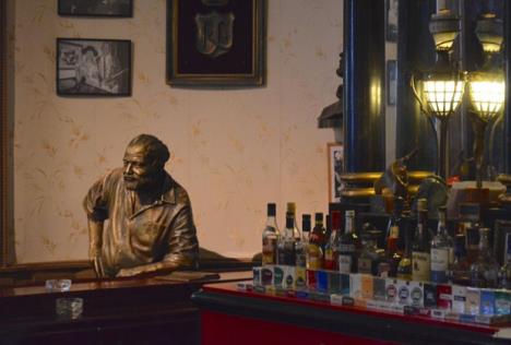 ernest-hemingvej-floridita-bar-havana.jpg