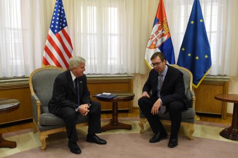 aleksandar-vucic-premijer-srbija-kajl-skat-ambasador.jpg