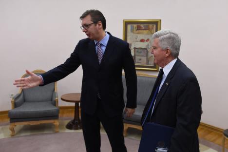 aleksandar-vucic-premijer-srbija-kajl-skat-ambasador.jpg