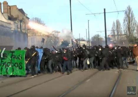 nant-protesti-marin-le-pen.jpg