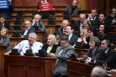 federika-mogerini-skupstina-govor-ometanje-seselj.jpg