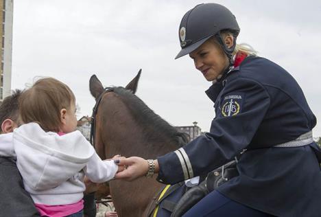 policija-u-zajednici-mirijevo-ministar-nebojsa-stefanovic.jpg