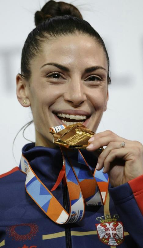 ivana-spanovic-sa-zlatom.jpg