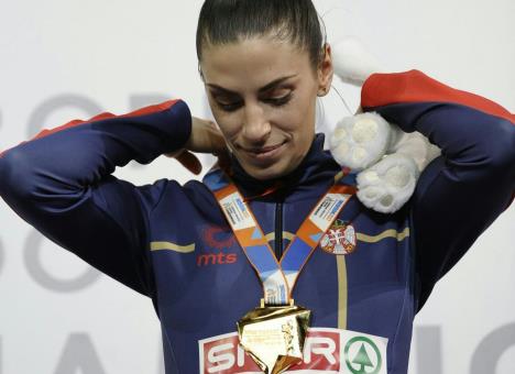 ivana-spanovic-sa-zlatom.jpg