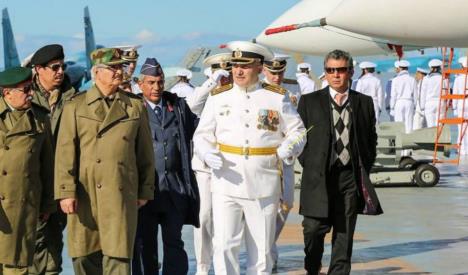 general-kalifa-haftar-u-poseti-nosacu-aviona-admiral.jpg