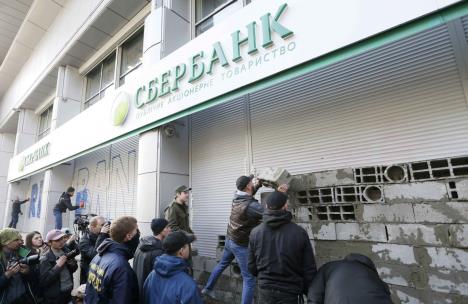 ukrajina-sberbank-zazidana-banka.jpg