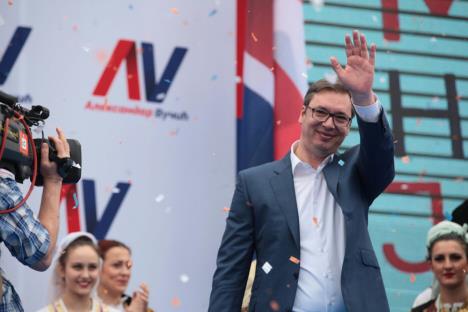 aleksandar-vucic-sns-miting-novi-sad.jpg