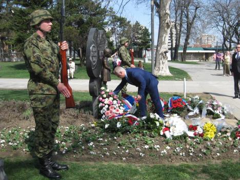 goran-vesic-venci-polaganje-spomenik-milici-rakic.jpg