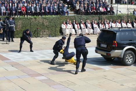 policija-svecana-promocija-novi-policajci-palata.jpg