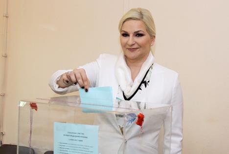 zorana-mihajlovicglasanje-izbori-2017.jpg