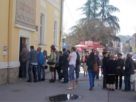 izbori-2017.loznica-biralista-glasanje.jpg