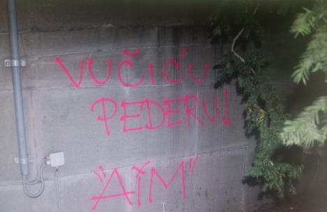 narodna-skupstina-protesti-grafiti-vucic.jpg