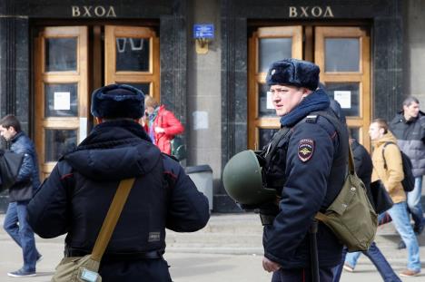 ruska-policija-sankt-peterbug.jpg