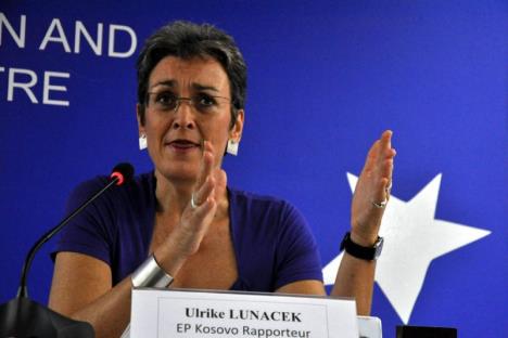 ulrike-lunacek-kosovo-kipar.jpg