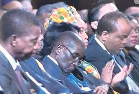 robert-mugabe-predsednik-zimbabvea-zimbabve-spava.jpg