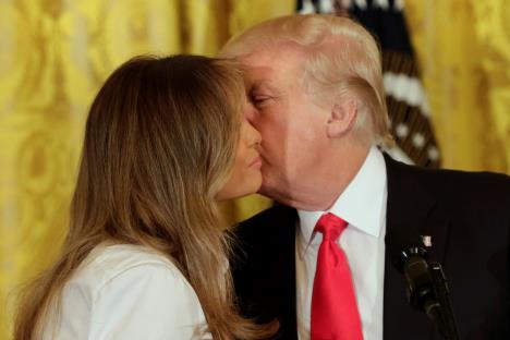 melanija-donald-poljubac-tramp.jpg