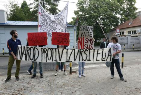 protest-kbc-dragisa-misovic-izvrsitelji.jpg