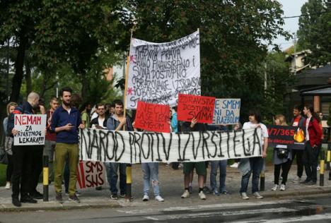 protest-kbc-dragisa-misovic-izvrsitelji.jpg